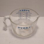 Sold 3/20 / 25 Pyrex 4 cup